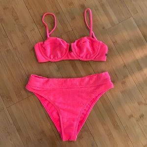 Hot pink bikini; size M; Billabong; new condition